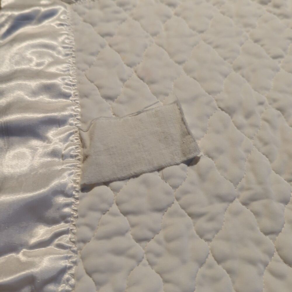 Vintage Kozee Komfort Quilted Baby Blanket White Satin Trim Crib Bedding - Picture 6 of 7